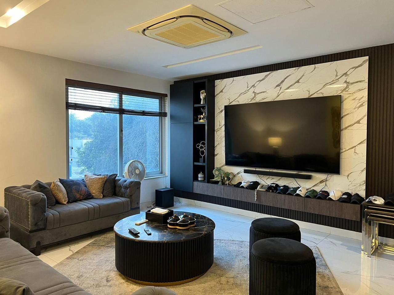 Ready to Move FURNISHED Apartment in Gulberg Prime Area Lahore – photo 2