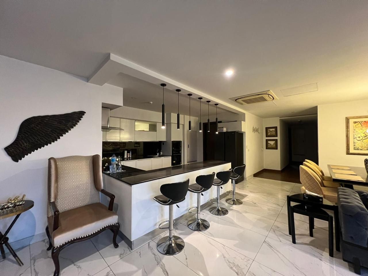 Ready to Move FURNISHED Apartment in Gulberg Prime Area Lahore – photo 3