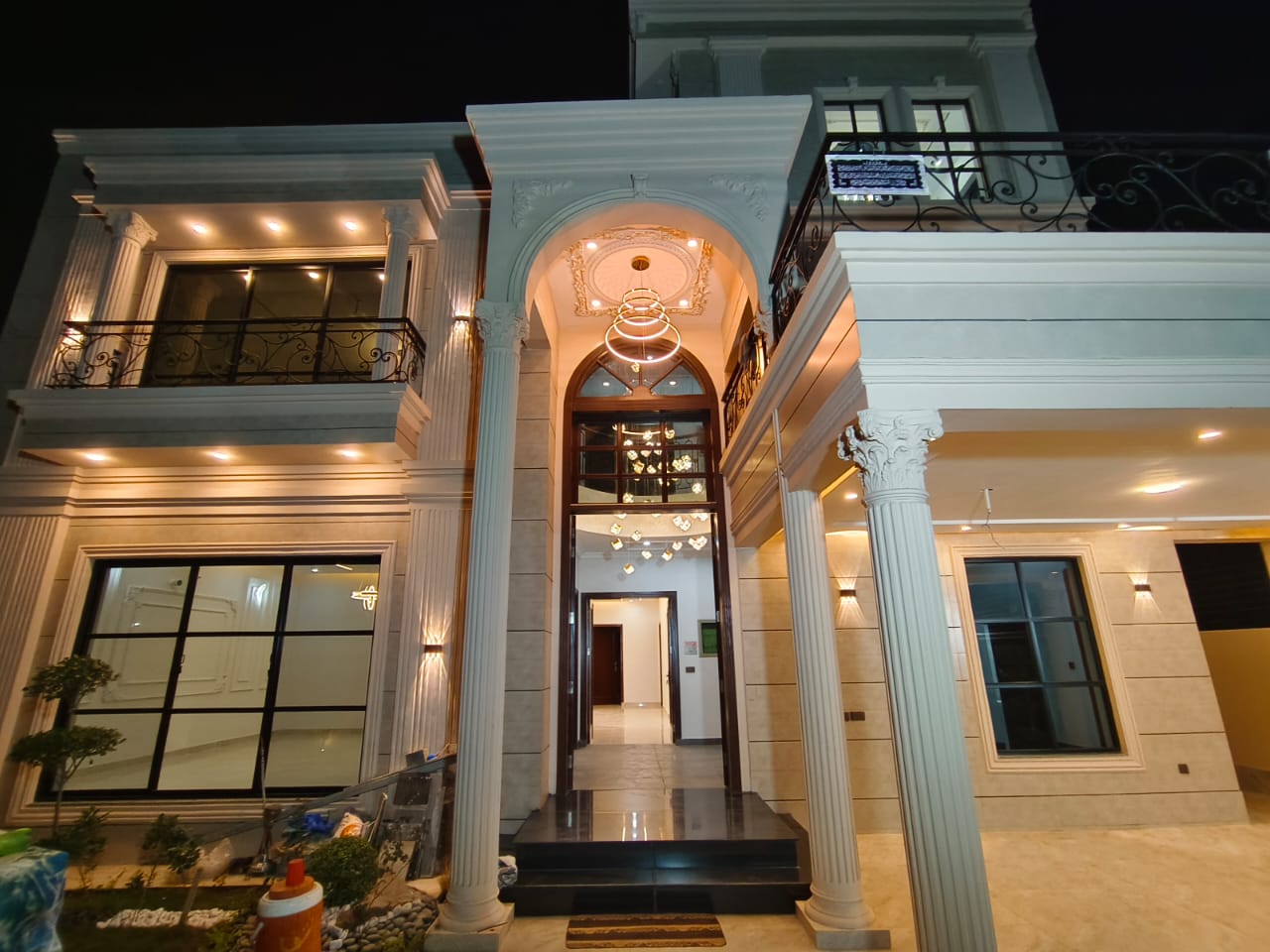 Luxury Triple-Storey House with Solar – photo 1